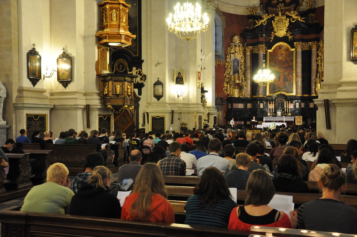  "Per un mondo senza razzismo e violenza", giovani di Sant'Egidio in pellegrinaggio ad Auschwitz. la liturgia eucaristica